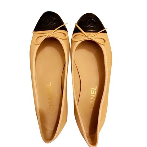 ballerine bicolore chanel|chanel ballerinas price.